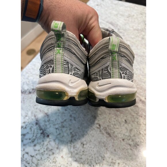 Athletic_Shoes